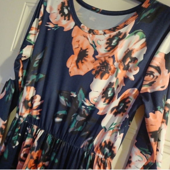 Full Length Floral Maxi Dress With Sleeves - Picture 4 of 4